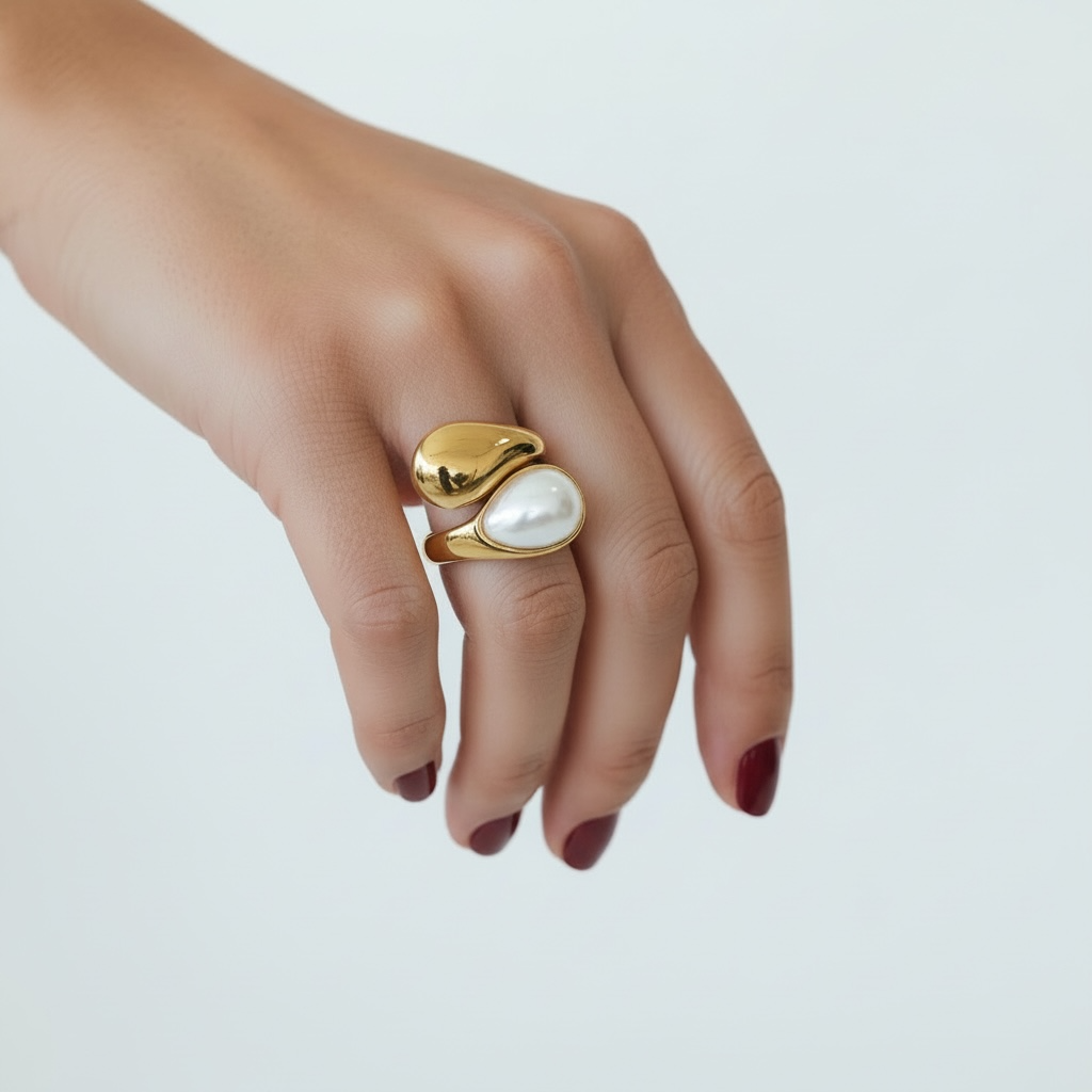Anillo Dorado con Perla