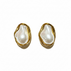 Aretes de Perla Irregular con Borde Dorado